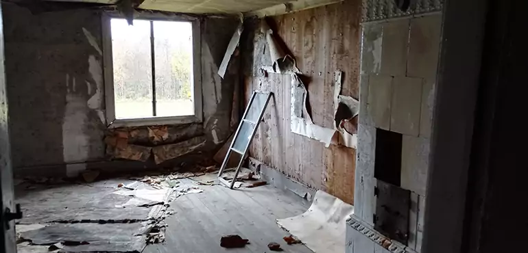 Why Selling a Distressed House Through Traditional Methods Fails in New Britain